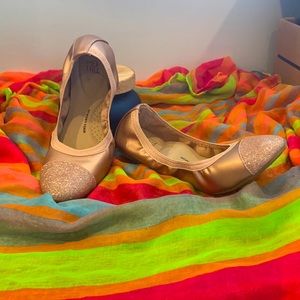 Rose gold elasticized flats with sparkle toes. Size 7W
